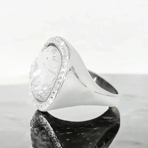 🇨🇦🆕 5th Avenue 
Women’s Rhodium Ring - Picture 7 of 15